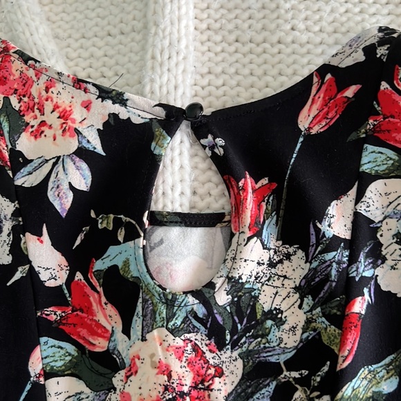 Floral dress with swing skirt, by Mudd. Size M, teenager - Picture 8 of 10